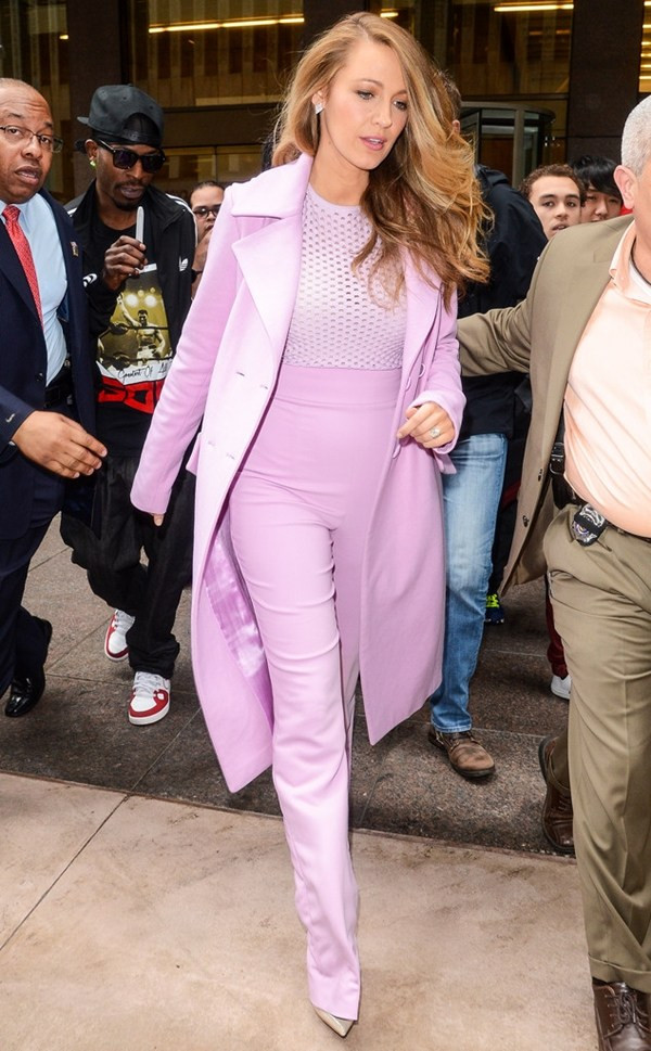 Blake Lively "biến hình" với 10 bộ trang phục trong một ngày ảnh 6