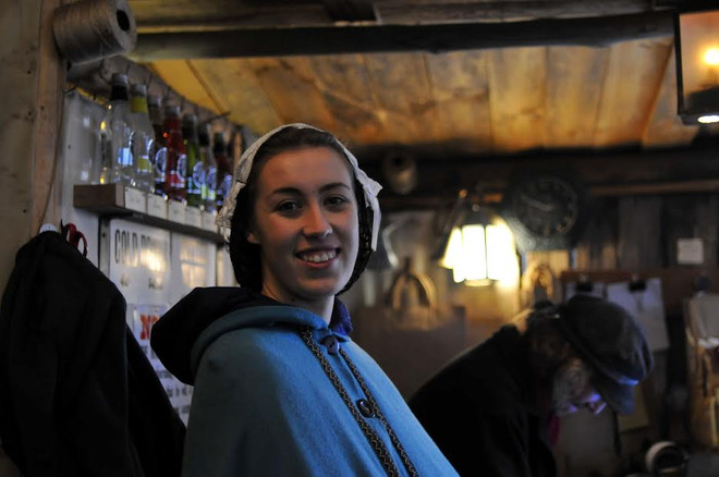 [Photo] Du khách tự tay đào vàng và cảm nhận sự nguy hiểm ảnh 3