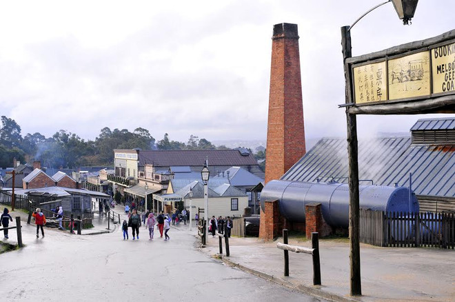 [Photo] Du khách tự tay đào vàng và cảm nhận sự nguy hiểm ảnh 1