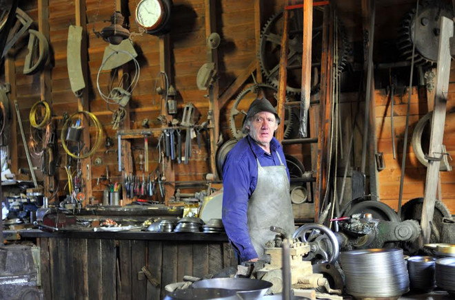 [Photo] Du khách tự tay đào vàng và cảm nhận sự nguy hiểm ảnh 5