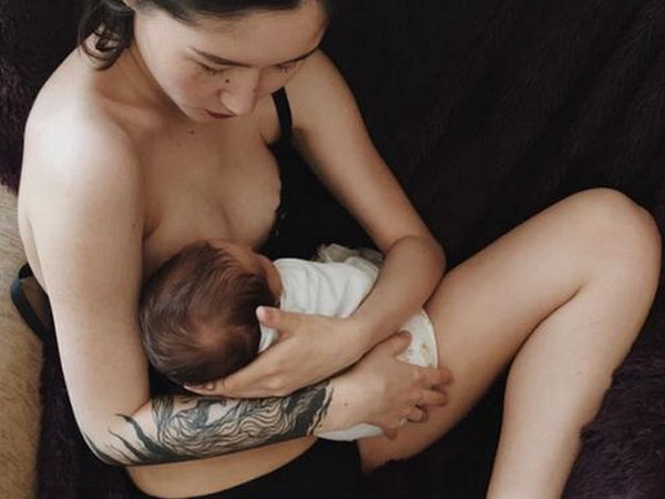 Con gái tổng thống Kyrgyzstan gây tranh cãi với hình cho con bú ảnh 1