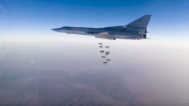 Máy bay ném bom của Nga dùng căn cứ Iran không kích Syria ảnh 1