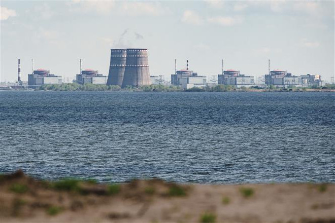 Toàn cảnh nhà máy điện hạt nhân Zaporizhzhia ở Enerhodar, miền Đông Ukraine, ngày 27/4/2022. (Ảnh: AFP/TTXVN) Nga tái khẳng định ủng hộ IAEA thị sát nhà máy Zaporizhzhia ở Ukraine ảnh 1