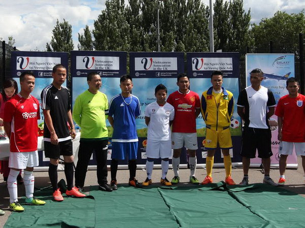 Sôi nổi giải bóng đá của cộng đồng người Việt Nam tại Anh ảnh 1