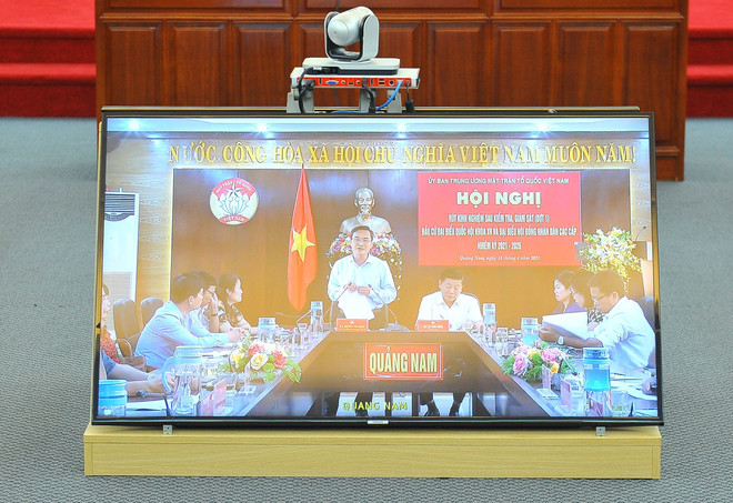 Đại biểu tại điểm cầu Quảng Nam phát biểu ý kiến. (Ảnh: Minh Đức/TTXVN) Tạo mọi điều kiện thuận lợi để đảm bảo các quyền của cử tri ảnh 1