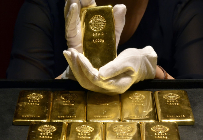Giá vàng thế giới giảm. (Ảnh: AFP/TTXVN) Giá vàng thế giới trượt khỏi mốc 1.800 USD mỗi ounce ảnh 1