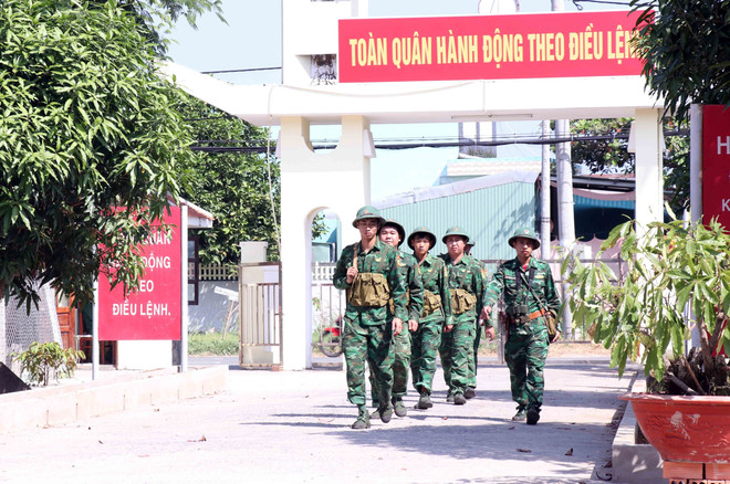 Cán bộ, chiến sỹ biên phòng Thành phố Hồ Chí Minh luôn sẵn sàng nhận và hoàn thành mọi nhiệm vụ được giao. (Ảnh: Xuân Khu/TTXVN) Chuyện về những người lính quân hàm xanh ở Thành phố Hồ Chí Minh ảnh 1