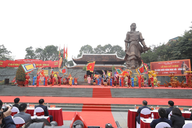 Chương trình nghệ thuật màn Sử thi mùa xuân Kỷ Dậu 1789 tại kỷ niệm chiến thắng Ngọc Hồi-Đống Đa. (Ảnh: Minh Quyết/TTXVN) Chiến thắng Ngọc Hồi-Đống Đa: Hội tụ, kết tinh truyền thống yêu nước ảnh 1