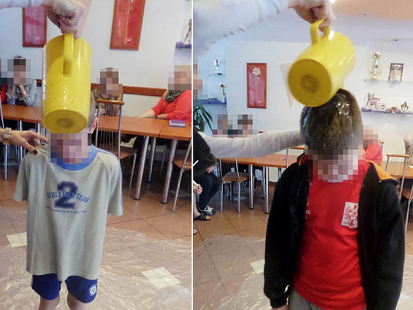 Cơ sở giữ trẻ ở Ba Lan bị cáo buộc dội nước bẩn lên đầu trẻ ảnh 1