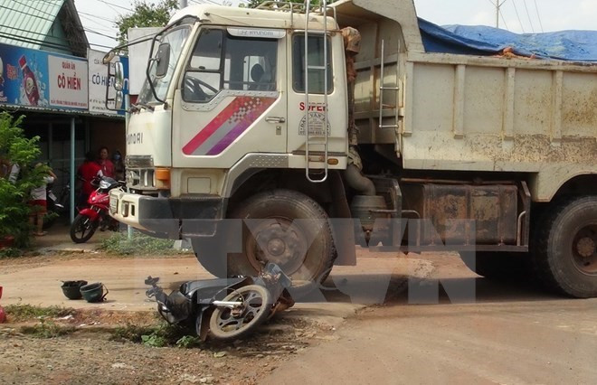 Xác minh vụ xe tải cố tình chạy ngược chiều đâm thảm khốc xe máy ảnh 1