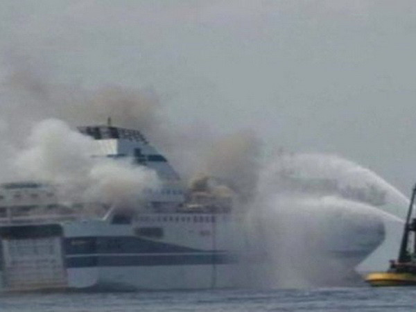 Vụ cháy phà Norman Atlantic: Gần 100 người lênh đênh trên biển ảnh 1