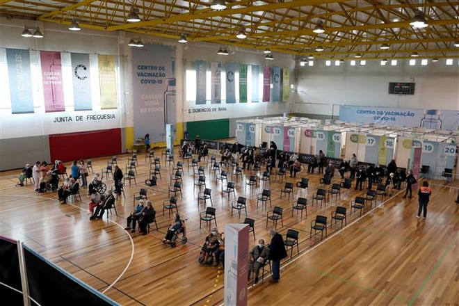 COVID-19: Một số nước có ca mắc mới và tử vong tăng cao ảnh 2