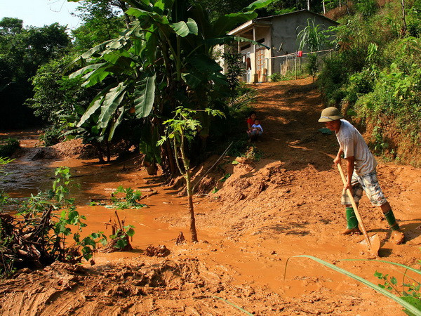 Tập trung khắc phục sự cố vỡ đập chứa chất thải bùn đỏ tại Yên Bái ảnh 2