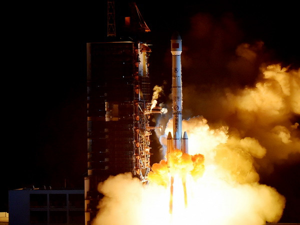 Trung Quốc phóng thành công vệ tinh viễn thông ChinaSat 2C ảnh 1