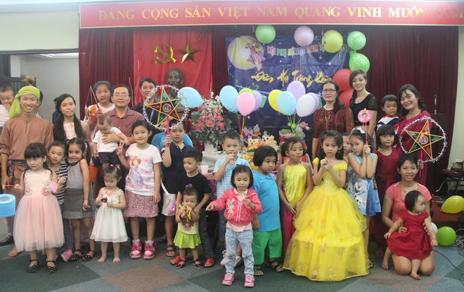 Trẻ em Việt Nam tại Malaysia, Singapore vui đón Tết Trung Thu ảnh 1