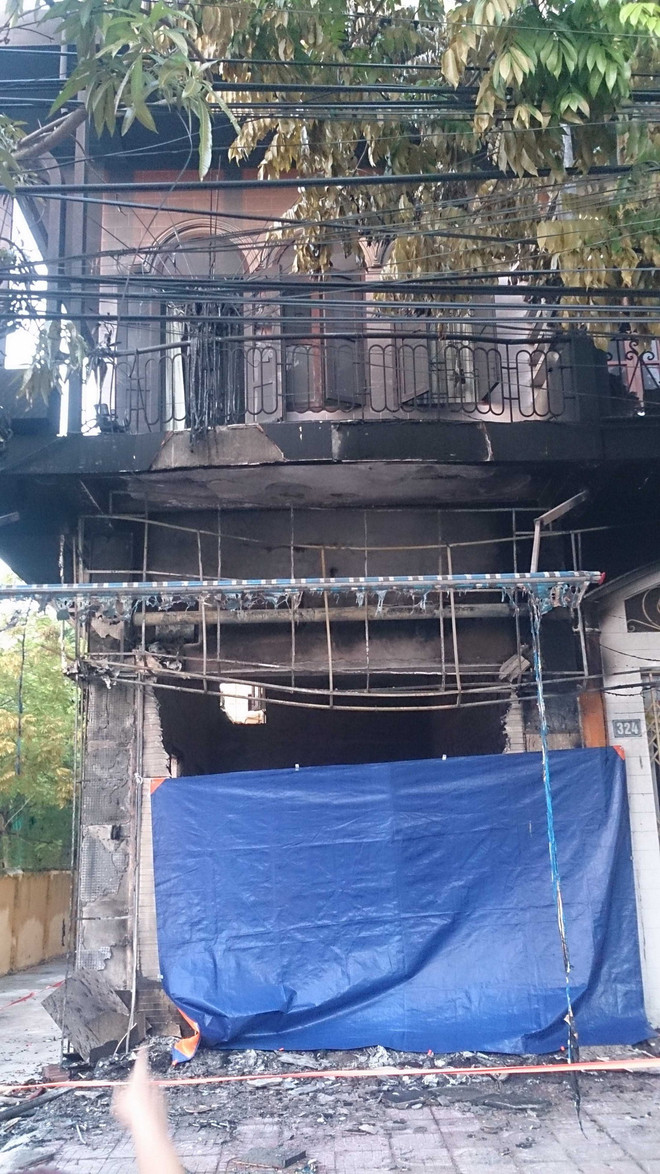 "Bà hỏa" bất ngờ ghé thăm, toàn bộ cửa hàng xe máy bị thiêu rụi ảnh 2