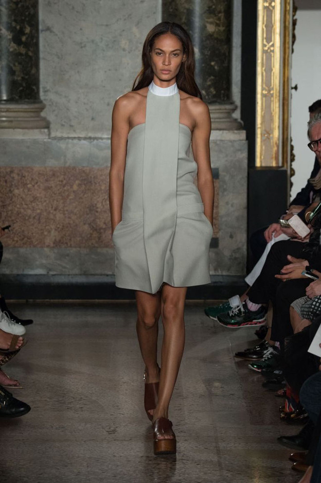 Fiona Cibani ra mắt bộ sưu tập Xuân-Hè phong cách không đối xứng ảnh 2