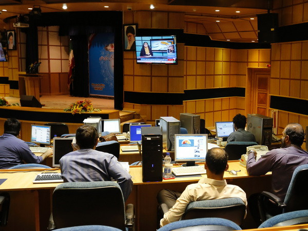 Quốc hội mới của Iran tiến hành phiên họp đầu tiên sau bầu cử ảnh 1