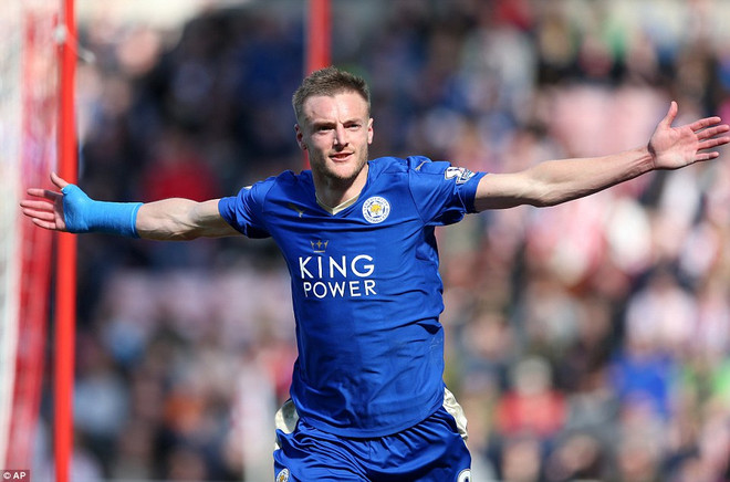 Jamie Vardy lập cú đúp, Leicester City cận kề ngày đăng quang ảnh 1