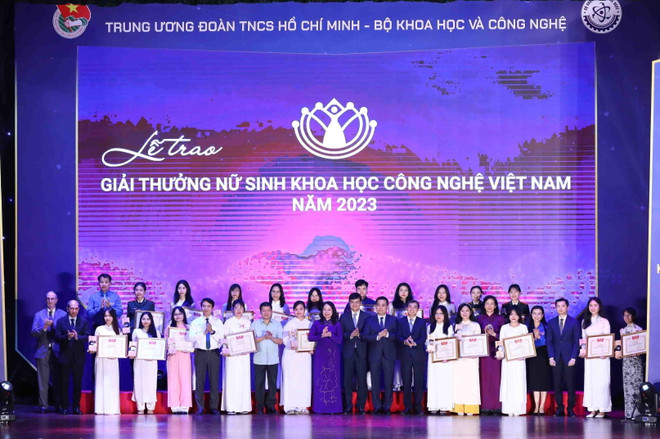 Phó Chủ tịch nước dự Lễ Kỷ niệm 20 năm Giải thưởng KHCN Quả cầu Vàng ảnh 4