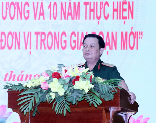 Phó Đô đốc (Trung tướng) Trần Hoài Trung, Bí thư Đảng ủy, Chính ủy Quân khu 7. (Ảnh: Xuân Khu/TTXVN) Thủ tướng Chính phủ quyết định về nhân sự Quân khu 7 ảnh 1