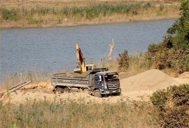 Đắk Nông chỉ đạo xử lý khai thác cát trái phép sau phản ánh của TTXVN ảnh 1