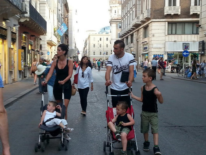 [Photo] Vẻ đẹp của con phố huyết mạch, biểu tượng của Rome ảnh 1