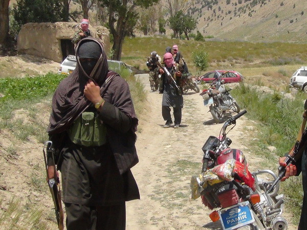 Áo gài bom phát nổ sớm, 30 tay súng Taliban chết tại chỗ ảnh 1