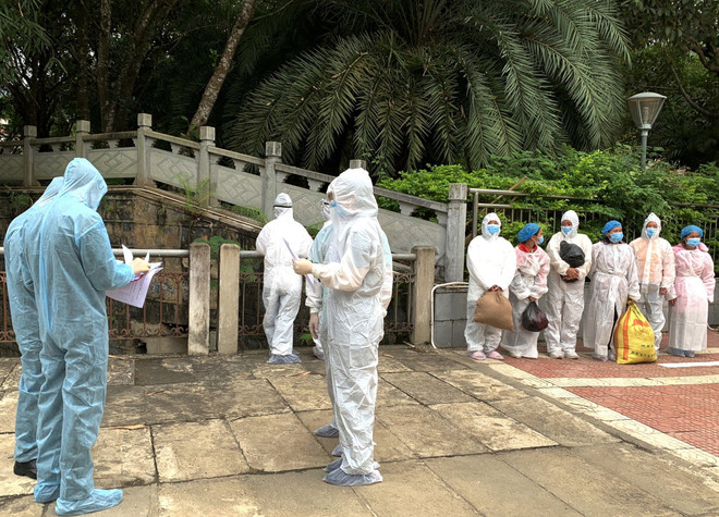 Hà Giang: Tiếp nhận, cách ly y tế 10 người dân do Trung Quốc trao trả ảnh 1