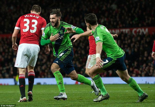 Liverpool thắng kịch tính, Man United gục ngã tại Old Trafford ảnh 1