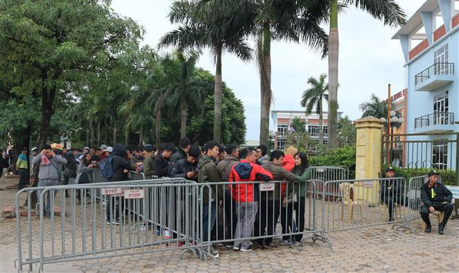 Bắt giữ đối tượng bán vé giả trong trận chung kết lượt về AFF Cup ảnh 1