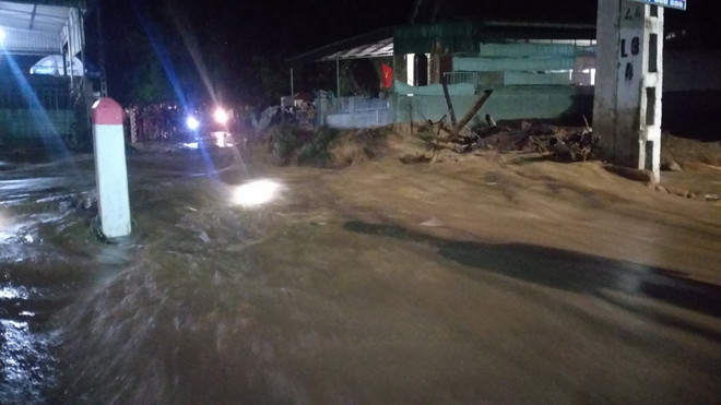 Nghệ An: Chính quyền thông tin về lũ quét ở thị trấn Mường Xén ảnh 1