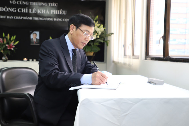 Lễ viếng nguyên Tổng Bí thư Lê Khả Phiêu tại Hong Kong và Côn Minh ảnh 2