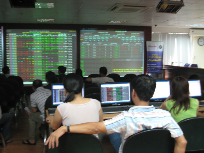 Thị trường sôi động VN-Index tăng gần 19 điểm trong phiên đầu xuân ảnh 1