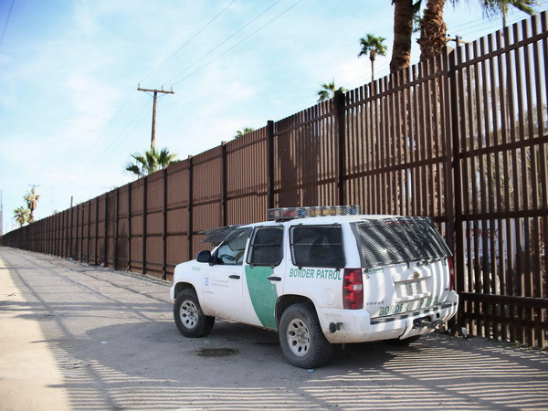 Mexico sẽ đáp trả nếu Mỹ đánh thuế để lấy tiền xây tường biên giới ảnh 1