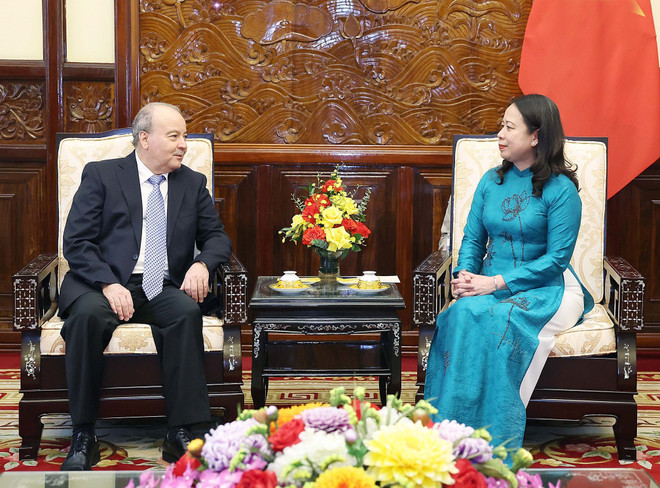 Quyền Chủ tịch nước Võ Thị Ánh Xuân tiếp Đại sứ Cộng hòa Algeria tại Việt Nam Abdelhamid Boubazine đến chào từ biệt. (Ảnh: Thống Nhất/TTXVN) dai_su_dac_menh_toan_quyen_cong_hoa_algeria_2.jpg
