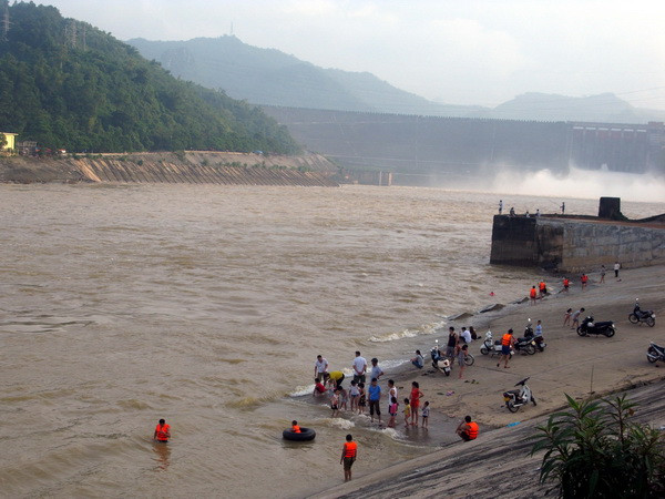 Hà Tĩnh: Ra hồ chơi, hai chị em ruột đuối nước thương tâm ảnh 1