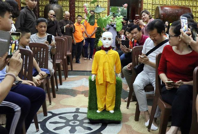 Ra mắt Robot chú Tiểu Giác Ngộ 4.0 giải đáp câu hỏi về Phật pháp ảnh 2