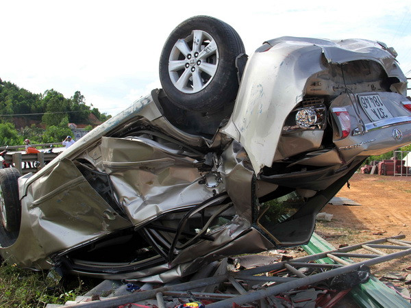 Tàu hỏa đâm trực diện xe ôtô 4 chỗ, 2 người tử vong tại chỗ ảnh 1