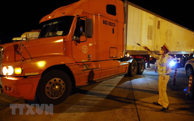 Bộ trưởng GTVT yêu cầu các địa phương không "làm khó" vận tải hàng hóa ảnh 2