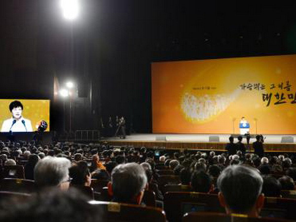 Lãnh đạo Hàn Quốc và Nhật Bản gặp nhau tại Singapore ảnh 1