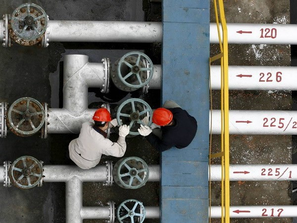 Giá dầu thế giới tăng mạnh, giá dầu Brent vượt mốc 50 USD/thùng ảnh 1