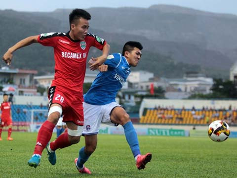 Trọng tài bị la ó dữ dội khi Bình Dương chia điểm với Than Quảng Ninh ảnh 1