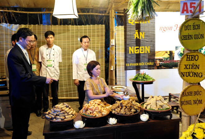 Cuộc so tài của các đầu bếp tại Liên hoan ẩm thực Bắc Trung Bộ ảnh 1