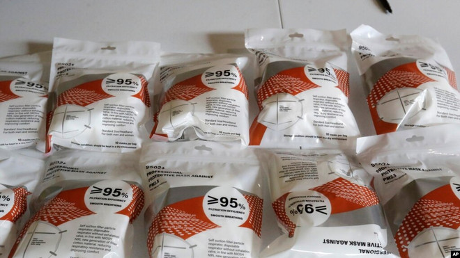 Nghị sỹ Mỹ hối thúc điều tra các nhà sản xuất khẩu trang Trung Quốc ảnh 1