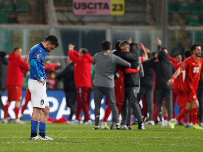 Italy thua cay đắng trước Bắc Macedonia ngay trên sân nhà. (Nguồn: Reuters) Thua Bắc Macedonia, tuyển Italy tan giấc mộng World Cup 2022 ảnh 1