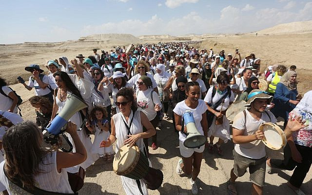 Hàng nghìn phụ nữ tuần hành vì hòa bình tại khu vực Bờ Tây ảnh 1