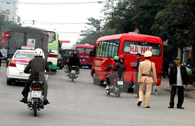 Hà Nội: Xe điều chuyển luồng tuyến chạy chui thành "xe dù, bến cóc" ảnh 1