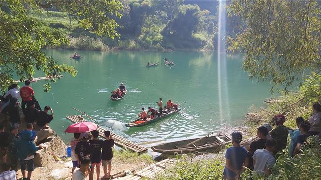 Hà Giang: Tìm thấy thêm 2 nạn nhân trong vụ lật thuyền trên sông Gâm ảnh 1