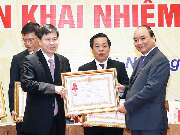 Phấn đấu giảm mặt bằng lãi suất và chi phí vay vốn cho doanh nghiệp ảnh 1